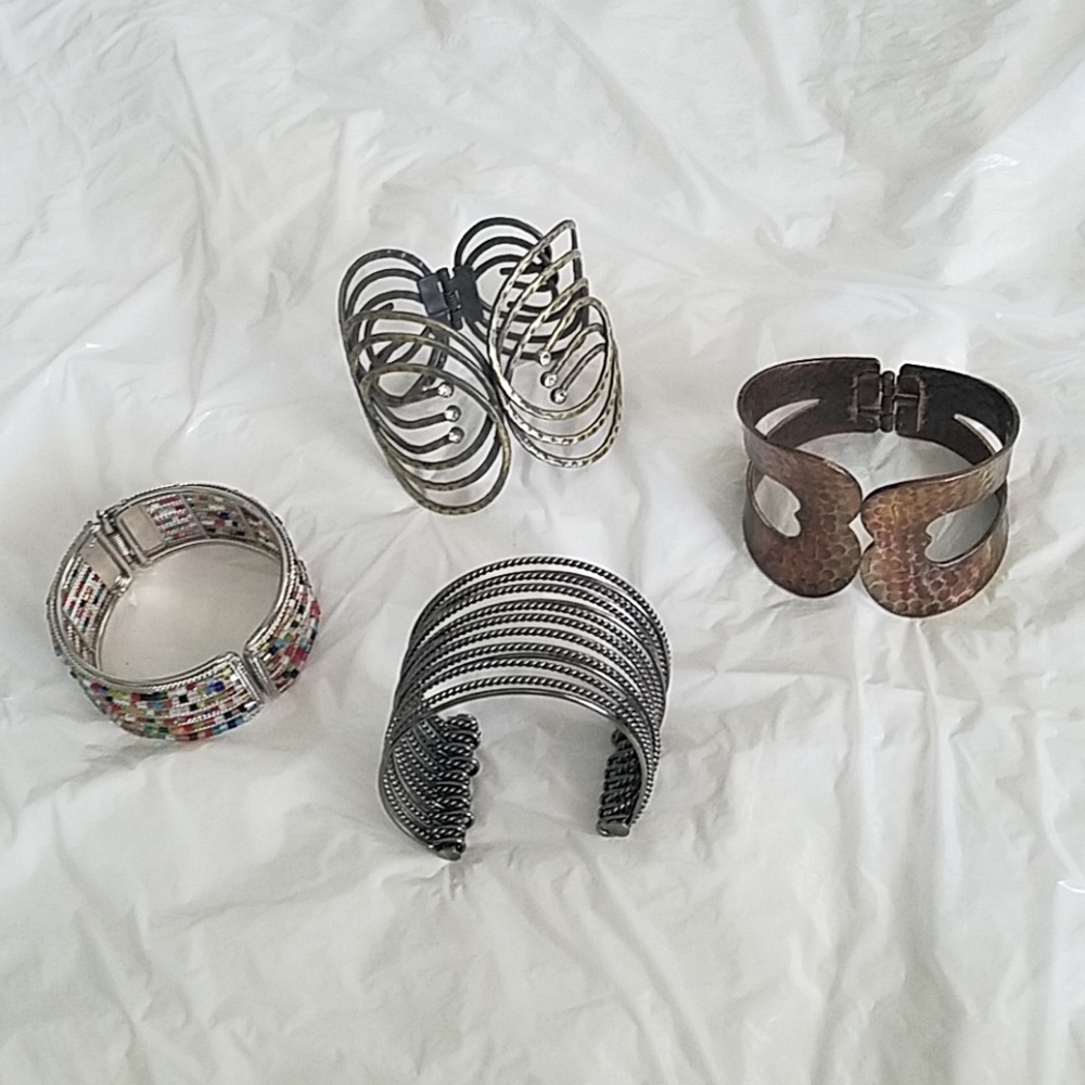 FASHION BANGLES 4 PIECES